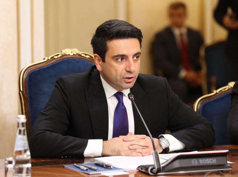 Ermənistan parlament sədri: Ambarçumyan hakimiyyət üçün təhlükə yaratmır