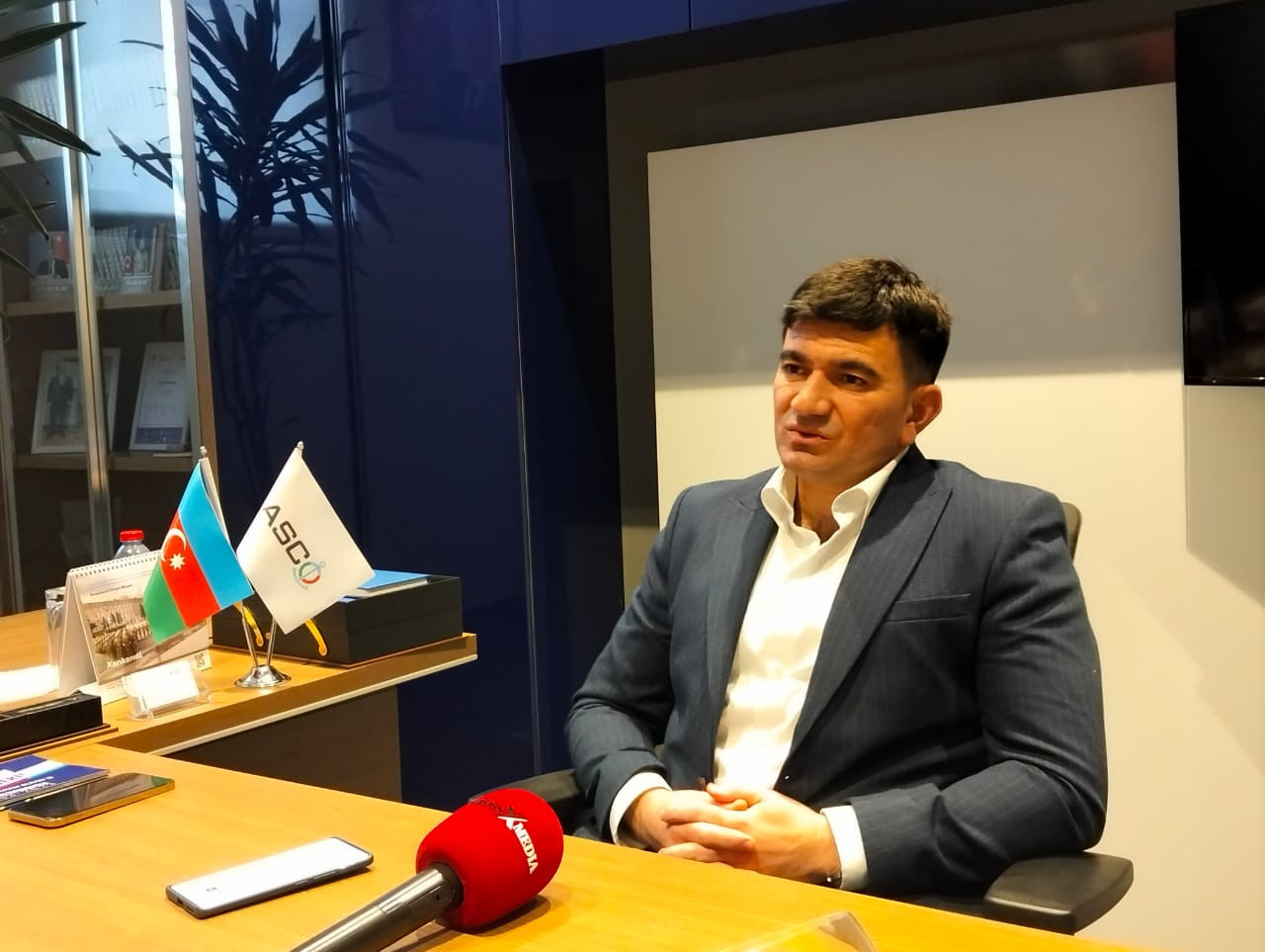 Bir əlində fırça, digərində silahla tarix yazan Qəhrəmanımız -