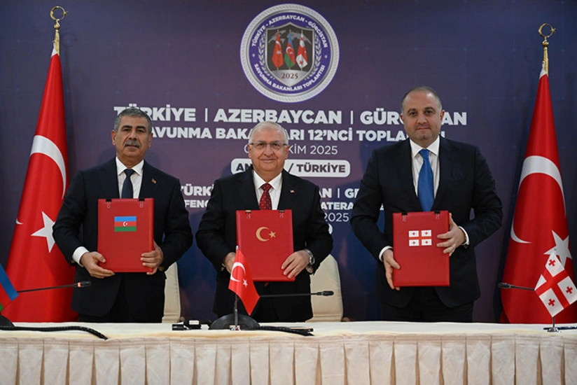 Ankarada Türkiyə-Azərbaycan-Gürcüstan müdafiə nazirlərinin görüşü keçirilib -