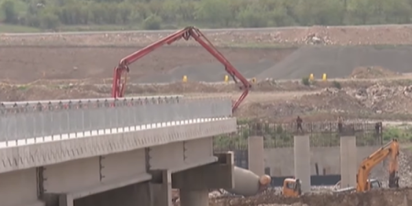 Qaradağda 3 fərqli yol sahəsində yeni avtomobil körpüləri tikilir