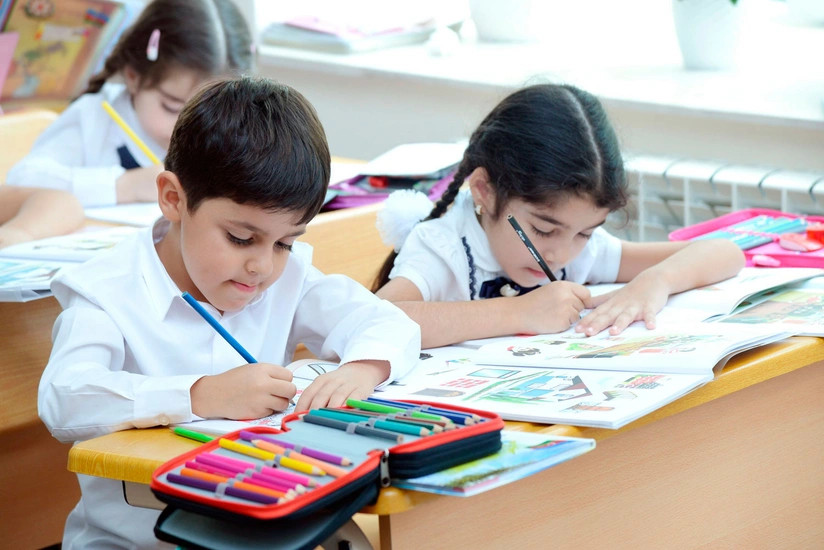 Birinci sinfə üzrlü səbəbdən gecikən uşaqların qəbulu başa çatıb, 130 mindən çox uşaq məktəbə gedəcək
