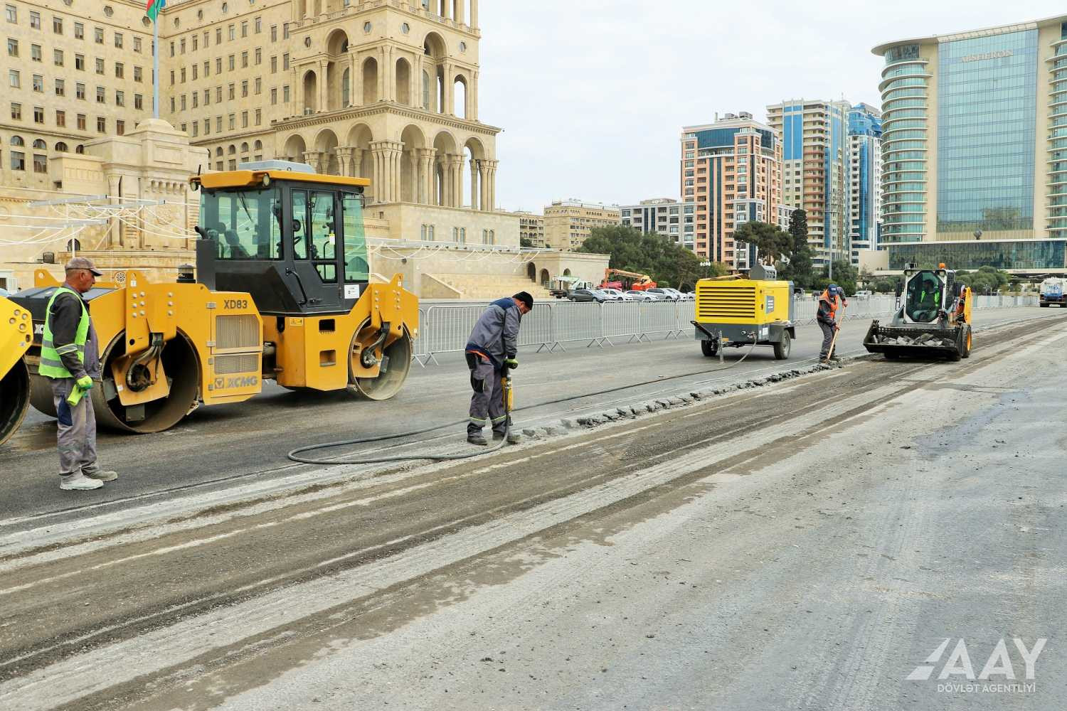 Neftçilər prospektinin bir hissəsində təmir işləri aparılır