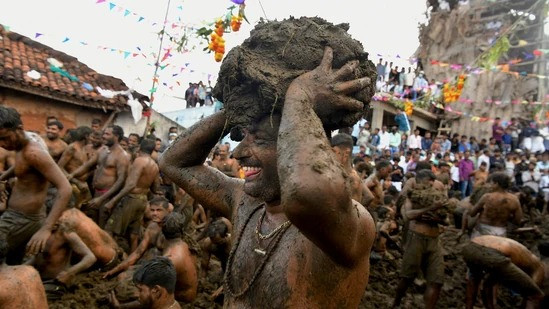 Hindistanda ənənəvi festival keçirilib