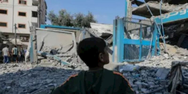 Qəzzada humanitar yardımla gətirilən ət küçəyə atılıb