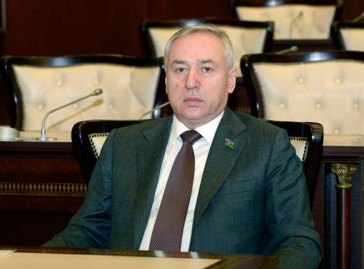 Ermənistan konstitusion dəyişikliklərin həyata keçirilməsinə daha çox diqqət yetirməlidir