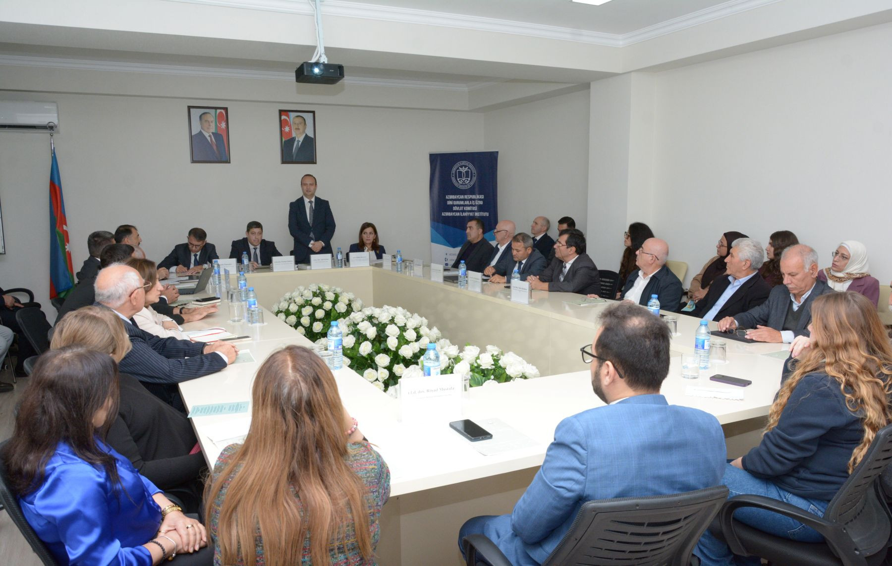 “Azərbaycanın İslam dövrü qəbiristanlıqları: tarixi-arxeoloji və mədəni irs perspektivləri” mövzusunda “dəyirmi masa” keçirilib