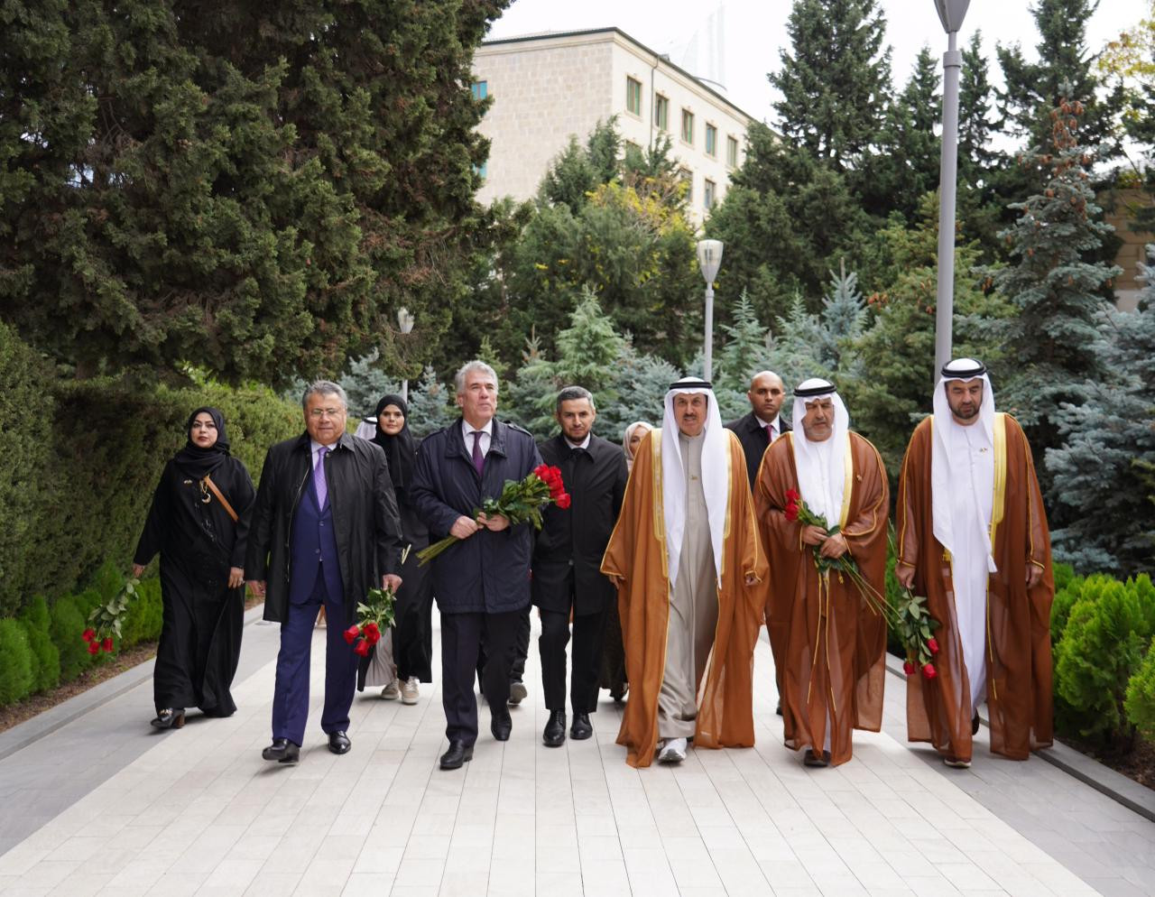 Birləşmiş Ərəb Əmirlikləri Federal Milli Şurasının sədri Fəxri xiyabanı və Şəhidlər xiyabanını ziyarət edib