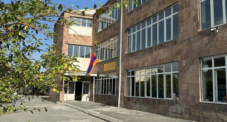 Ermənistan məktəblərində Azərbaycan dili tədris olunacaq: Professor qərarı şərh etdi