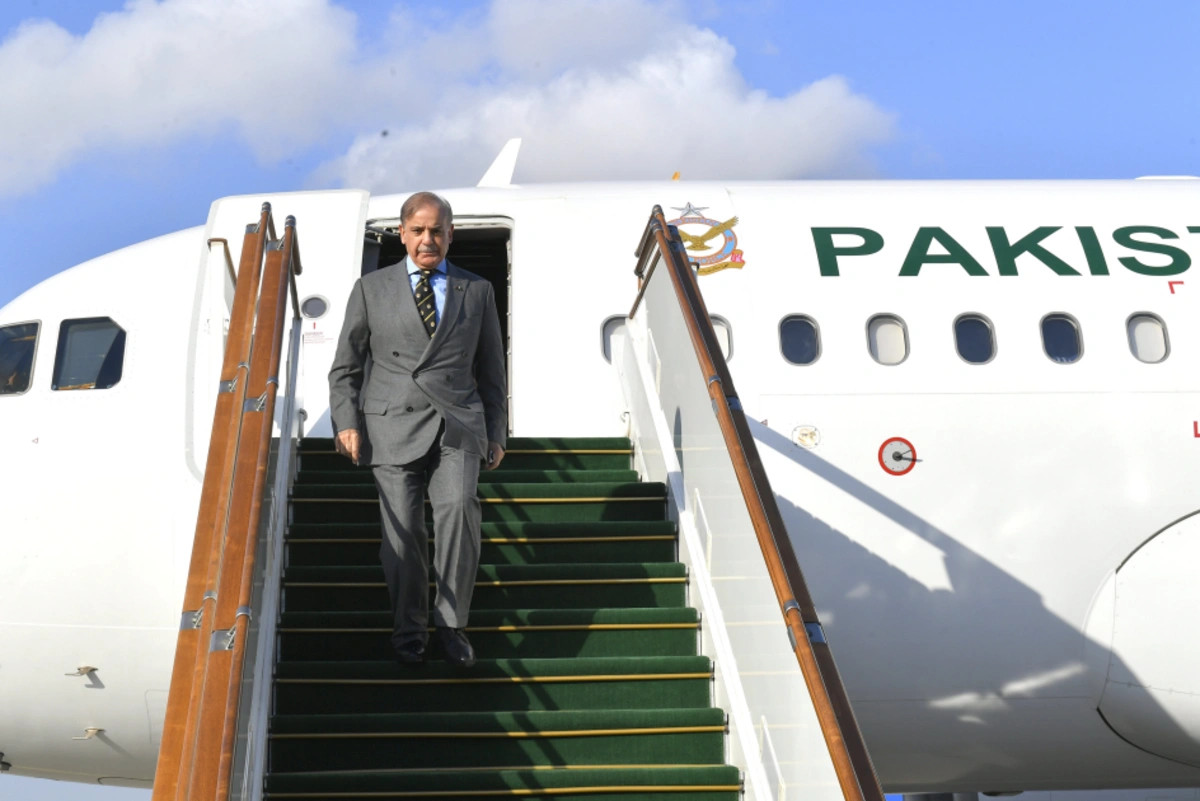 Pakistanın Baş naziri Azərbaycana səfərə gəlib