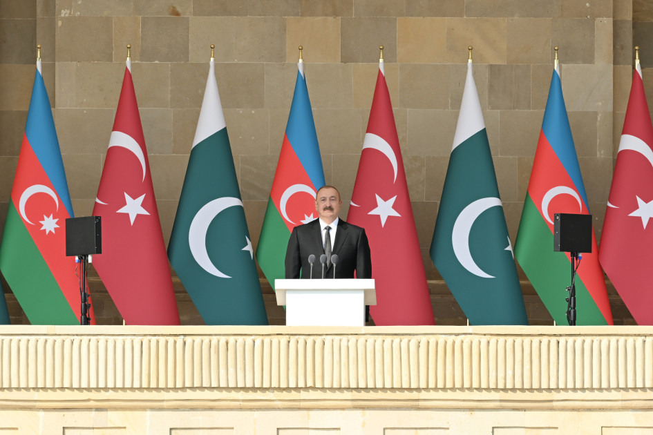 İlham Əliyev Bakıdakı hərbi paradla bağlı paylaşım edib