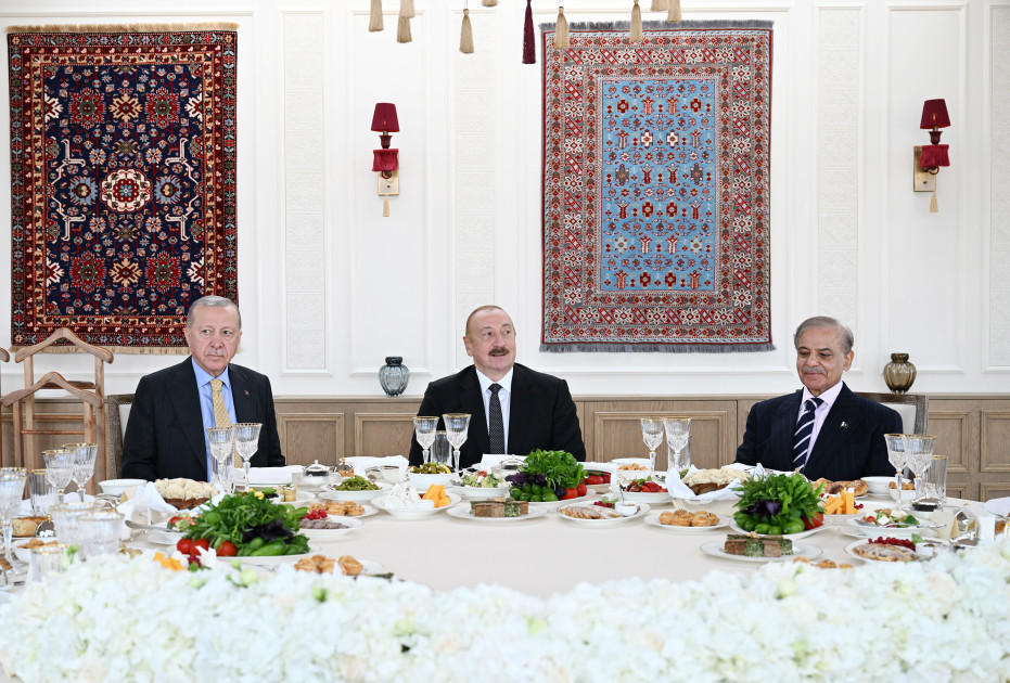Azərbaycan, Türkiyə və Pakistan liderləri birgə nahar edib