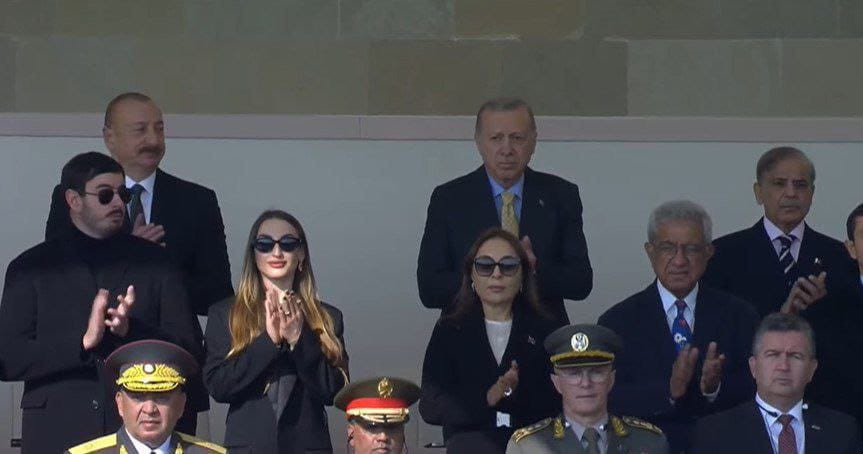 Bakıda Zəfərin beşinci ilinə həsr olunan hərbi paradda hərbçilərin keçidi başlayıb