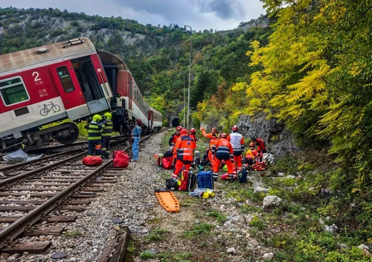 Bratislava yaxınlığında qatar qəzası: 79 nəfər xəsarət alıb