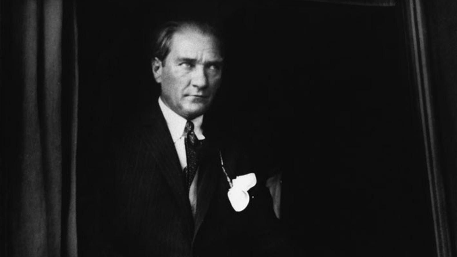 Mustafa Kamal Atatürkün vəfatından 87 il ötür