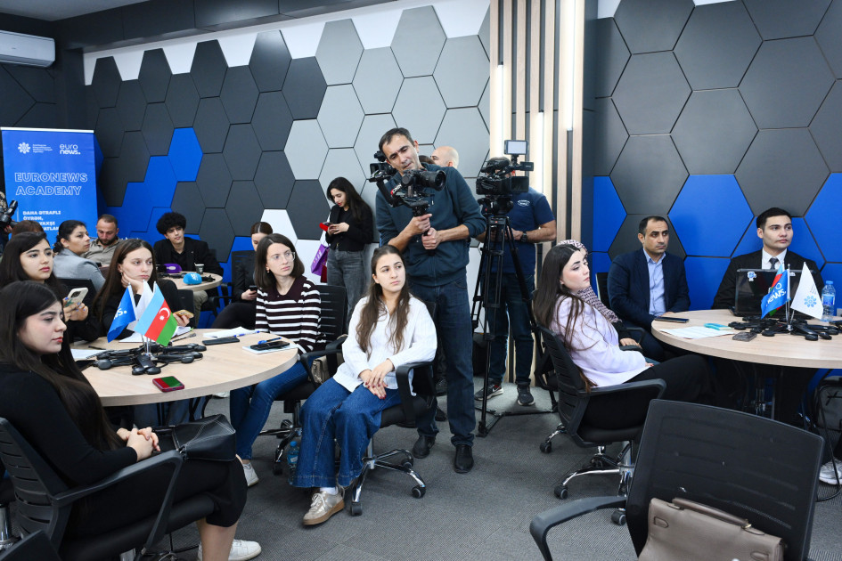 “TV və canlı jurnalistika” mövzusunda təlim proqramı keçirilib
