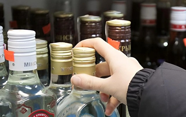 Saxta alkoqollu içkini necə fərqləndirməli? -
