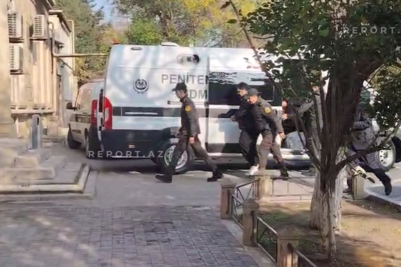 Şəhidlər xiyabanında nalayiq video çəkən əcnəbilər məhkəmə qarşısına çıxarılıb