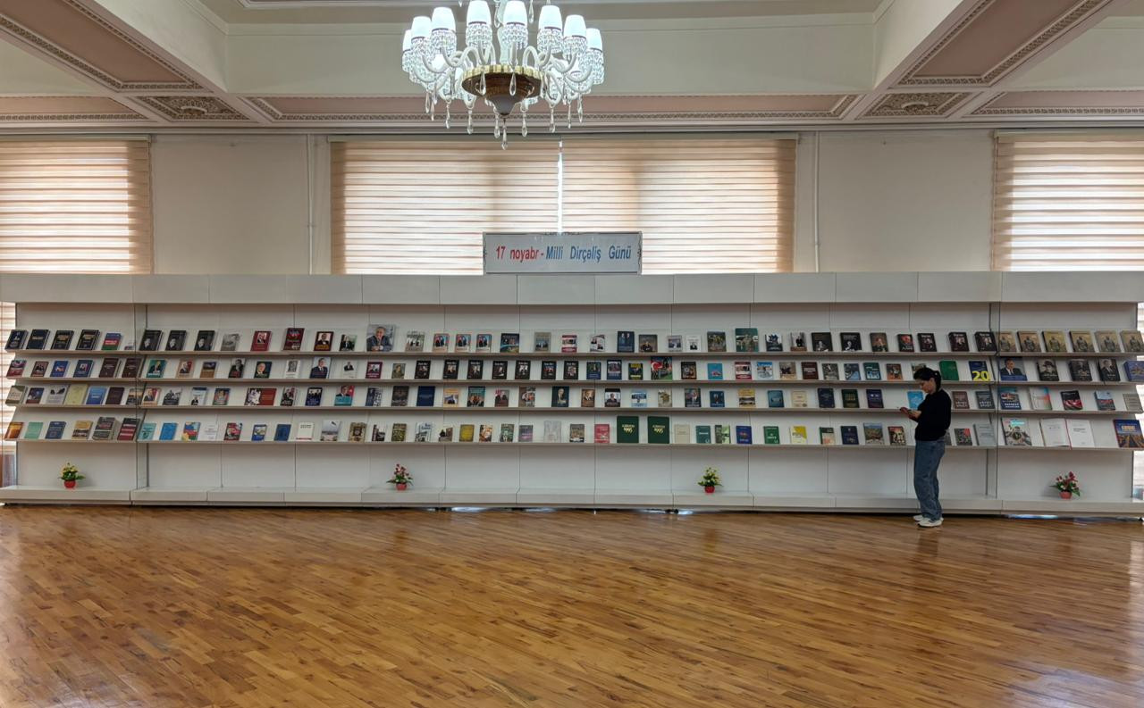 Milli Kitabxanada “17 noyabr - Milli Dirçəliş Günü” adlı ənənəvi kitab sərgisi açılıb
