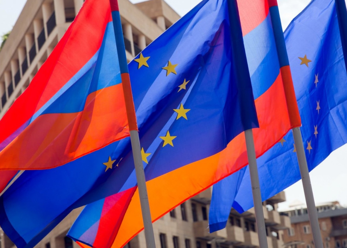Aİ və Ermənistan regiondakı kommunikasiyanın açılmasını müzakirə edib