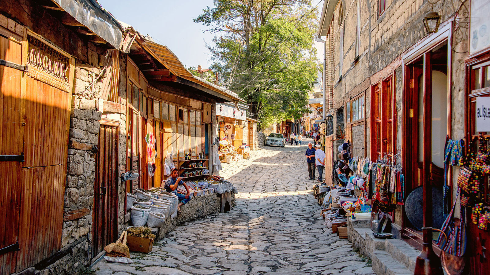 Lahıc sənətkarlığını çətinləşdirən amillər açıqlanıb