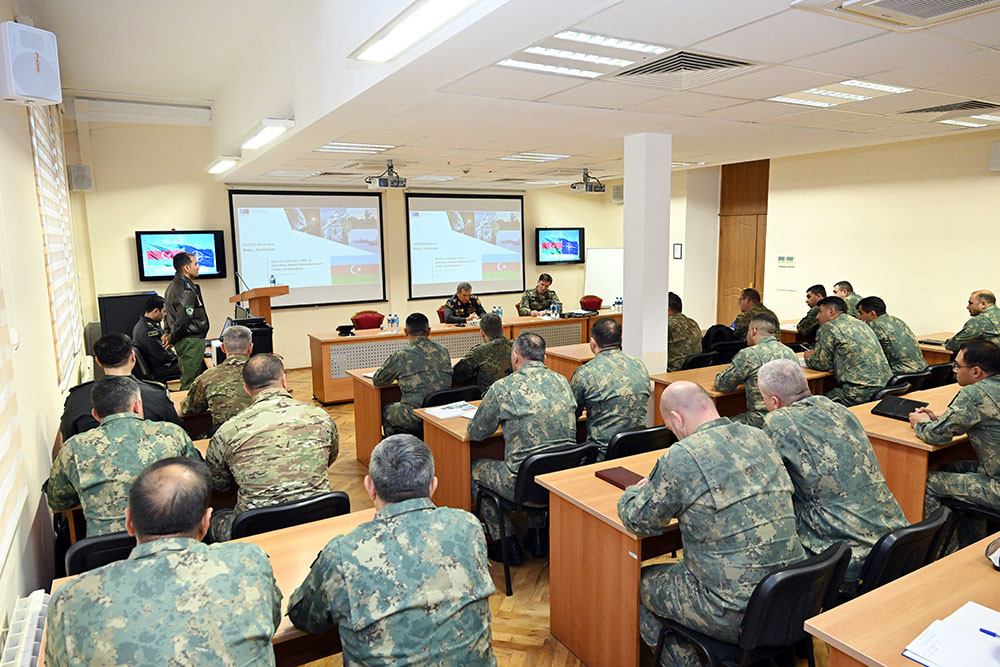 Bakıda NATO-nun mobil təlim qrupu tərəfindən kurs keçirilir