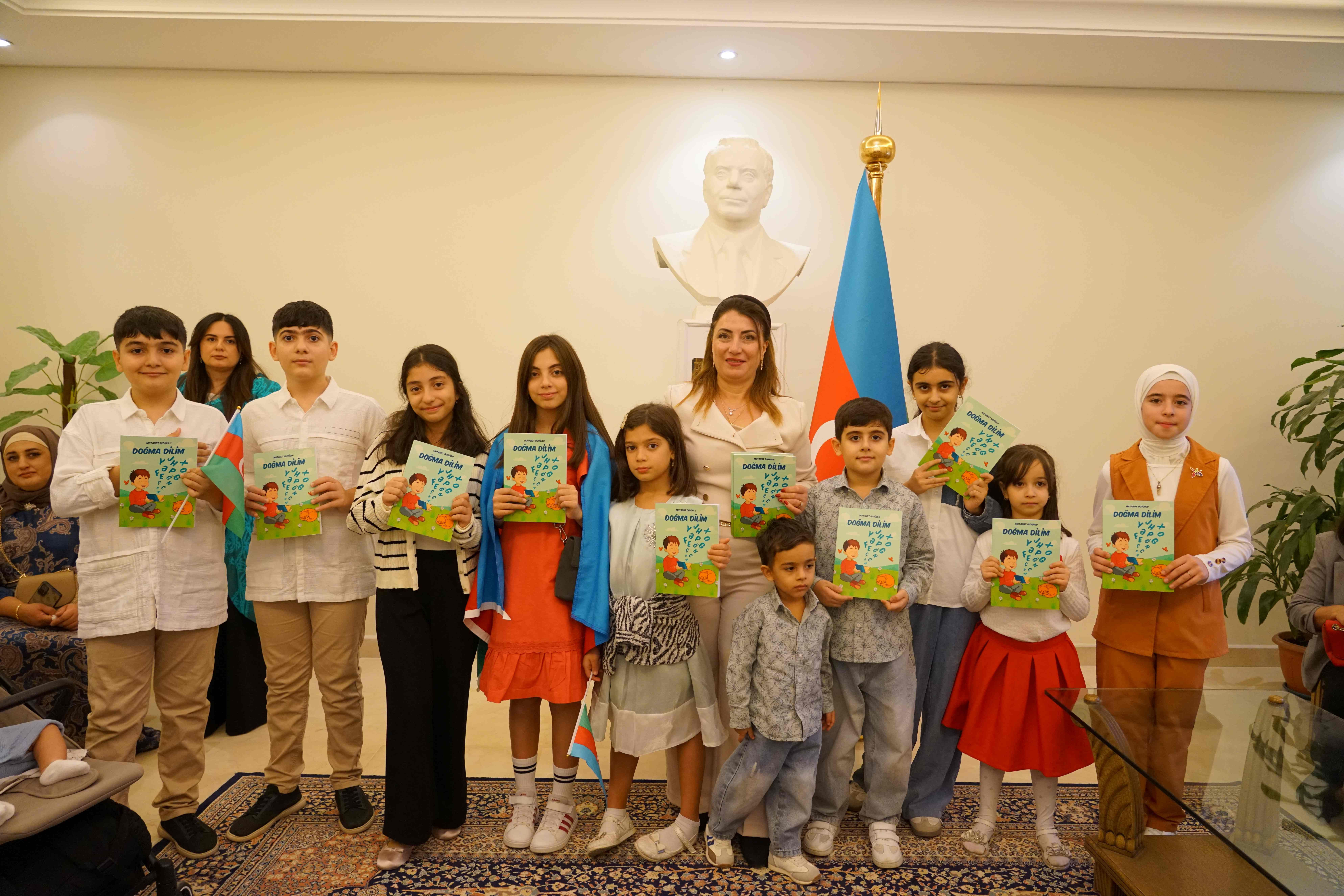 Azyaşlı soydaşlarımız üçün “Doğma dilim” kitabı təqdim olunub
