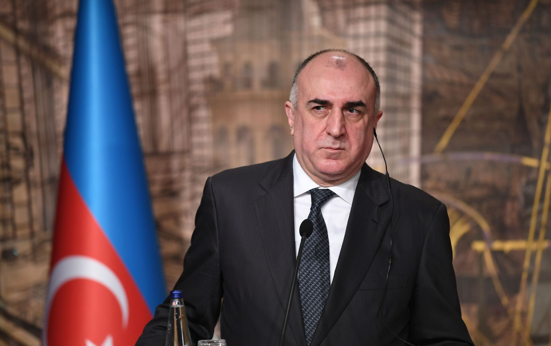 Keçmiş nazirdən deputata dəstək: