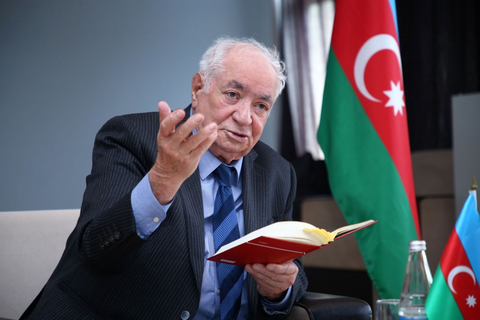 "Şərəf" ordeni ilə təltif olanan Vahid Əziz Cross Media-ya danışdı: