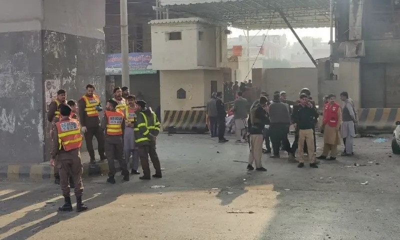 Pakistanda polis idarəsinə edilən hücüm nəticəsində ölənlər və yaralananlar var-