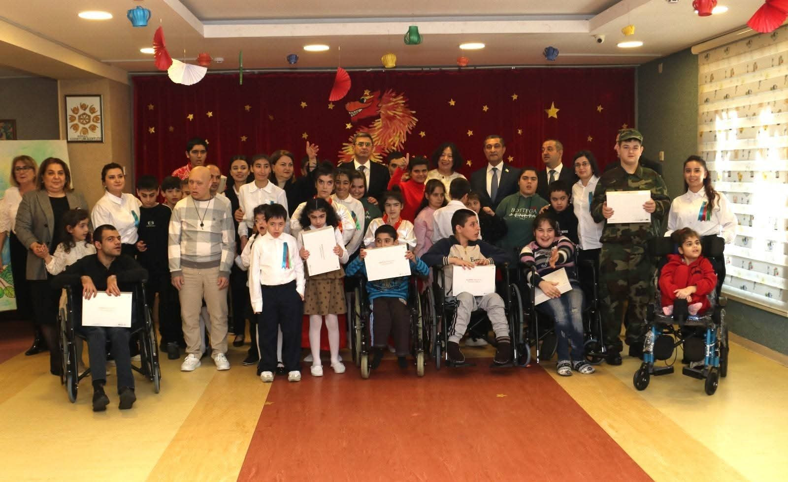 Çin səfirliyindən xüsusi qayğıya ehtiyacı olan uşaqlara dəstək