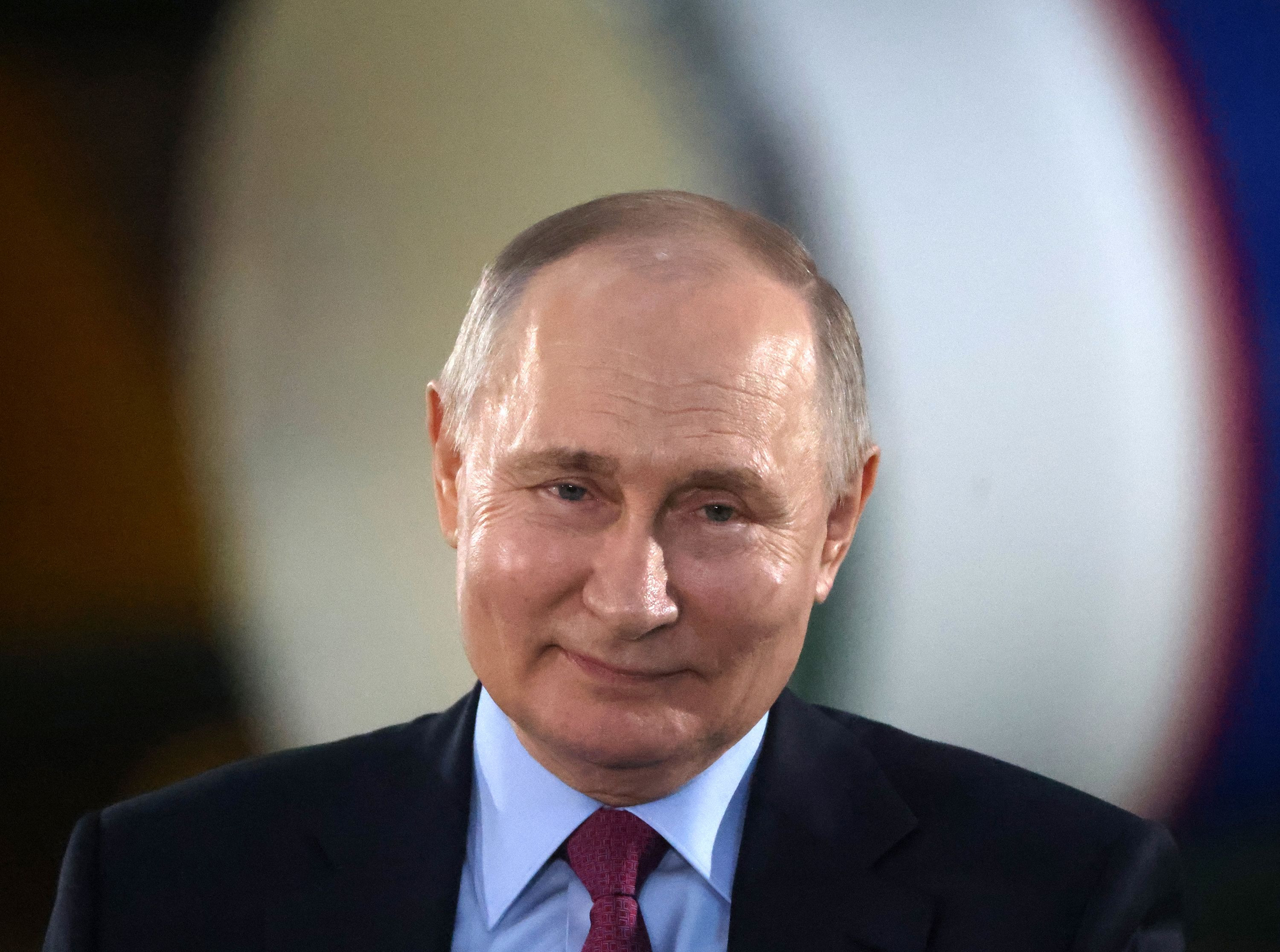 Putinə görə Ukrayna səfirliyini "görünməz" etdilər
