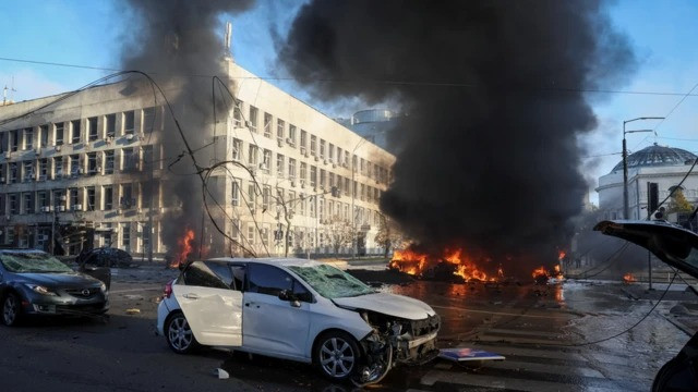 Rusiya Kiyev və ətraf bölgələrə kütləvi raket hücumu həyata keçirib
