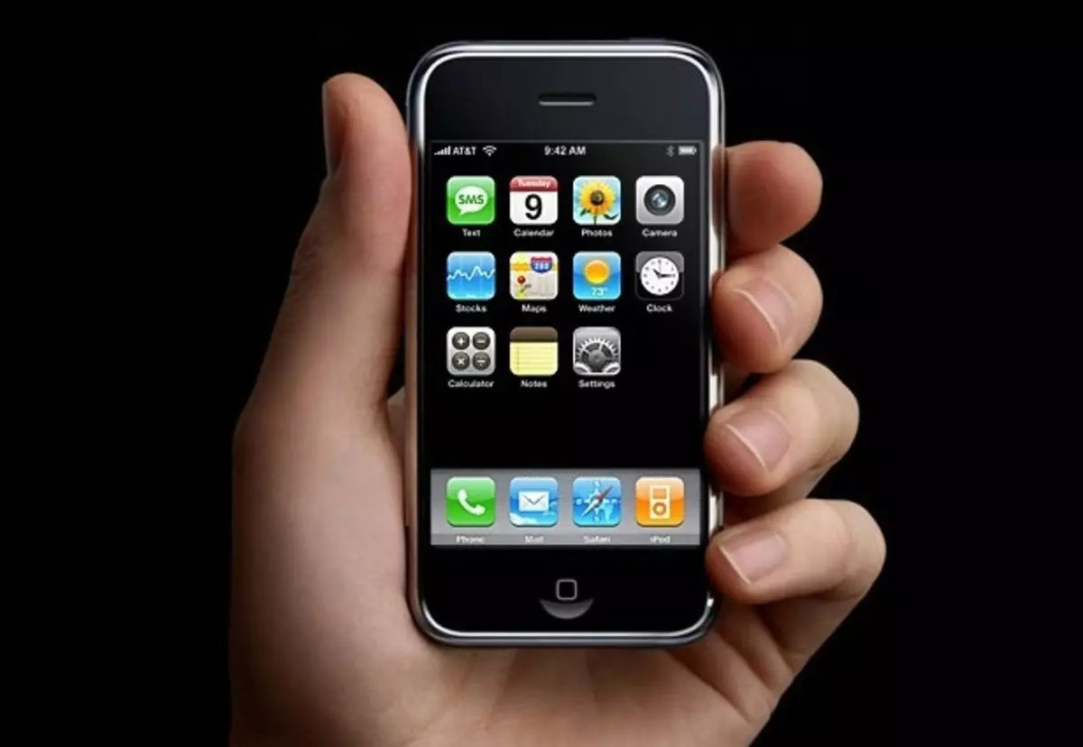 Apple orijinal iPhone SE-ni köhnəlmiş elan edib