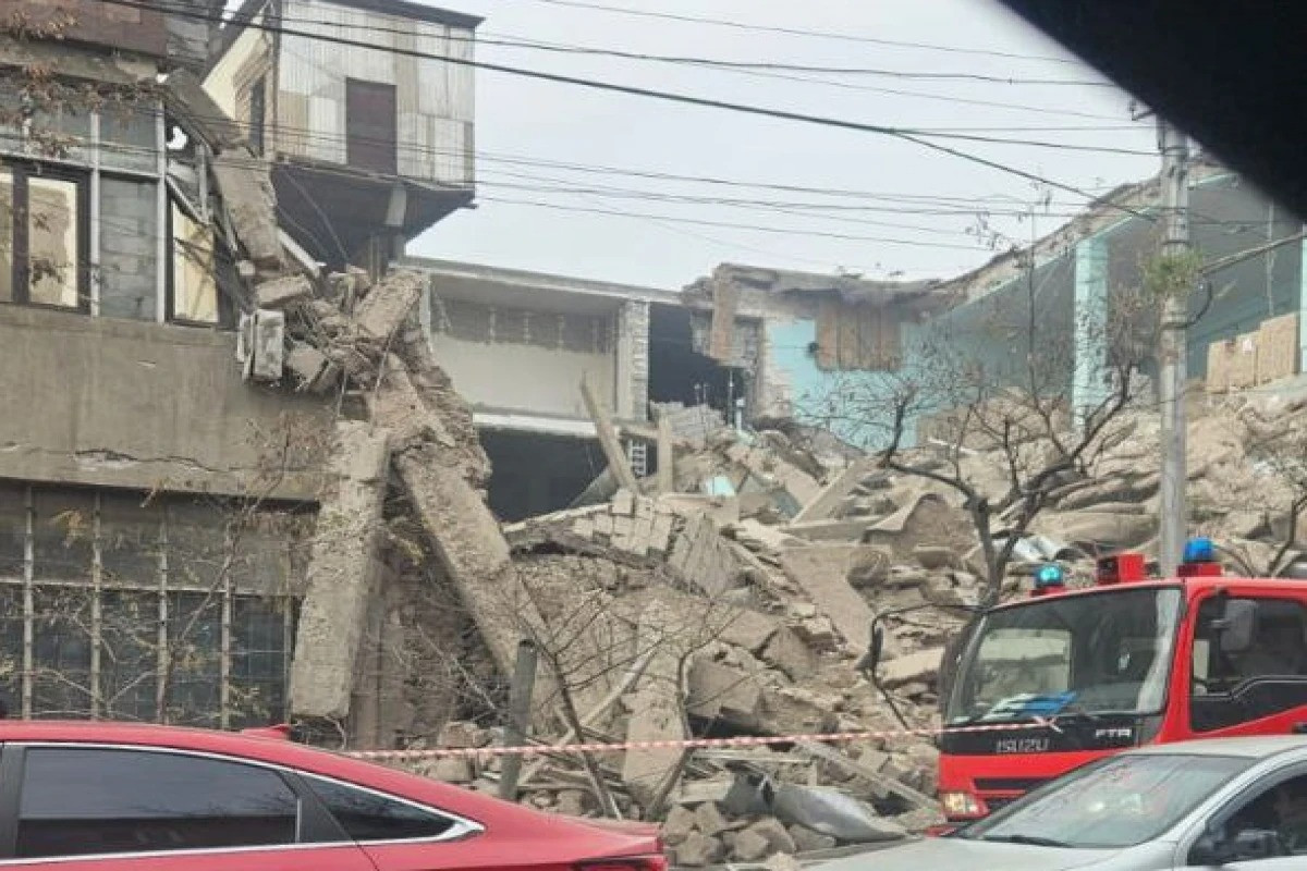 İrəvanda keçmiş pianino fabriki çökdü