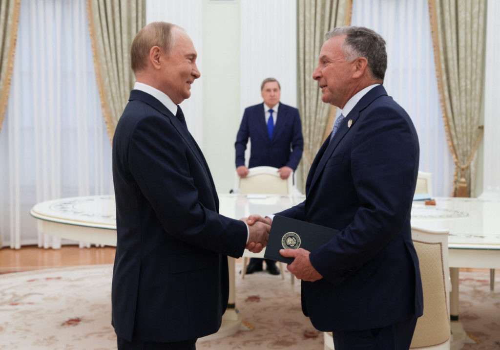 Vitkovun Kiyev və Moskva danışıqlarındakı davranışı kəskin fərqlənib