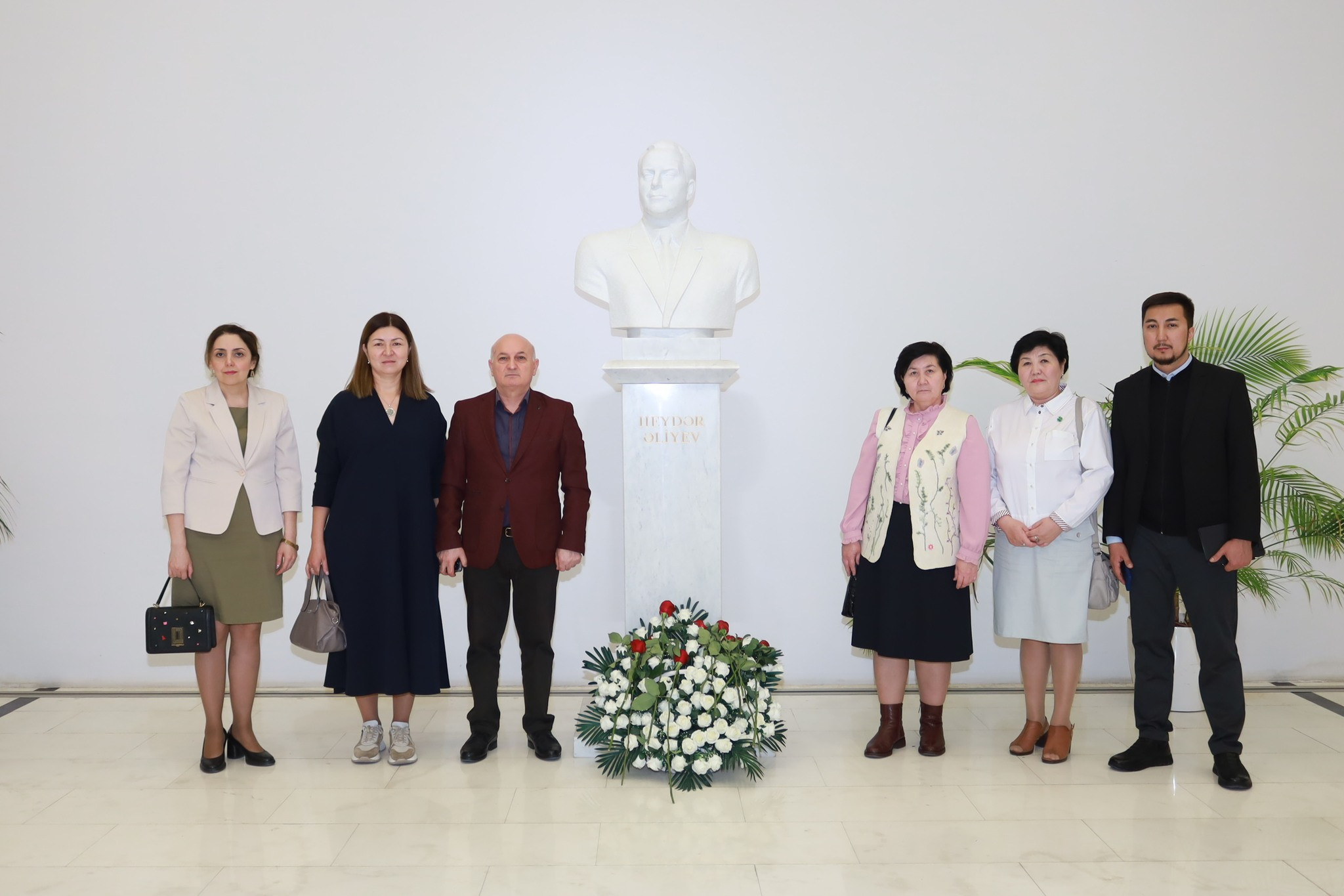 Qazaxıstanın Avrasiya Milli Universitetinin əməkdaşları MEK-i ziyarət edib