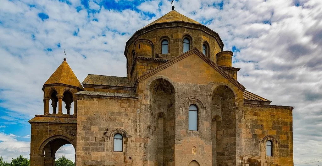Eçmiədzin saxta hesablarla insanlara hücumlar təşkil edir —