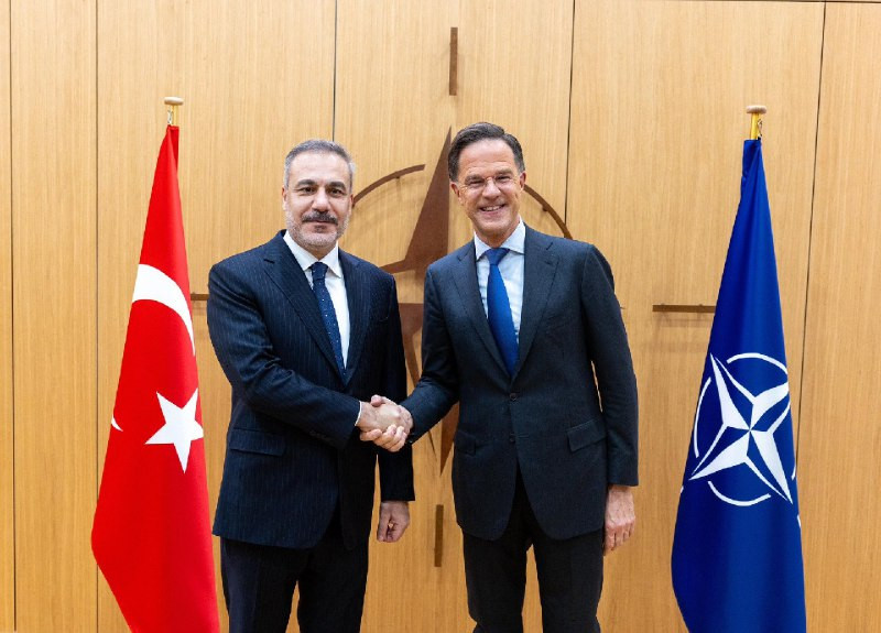 Türkiyə XİN rəhbəri və NATO rəhbəri ilə regional təhlükəsizlik məsələlərini müzakirə edib