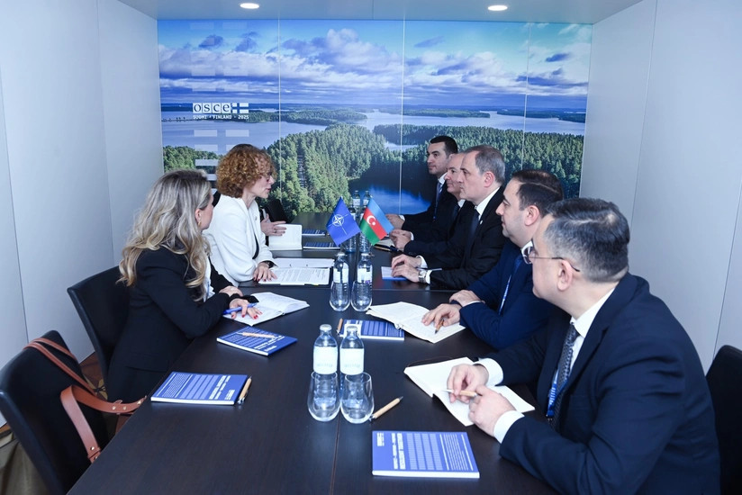 Ceyhun Bayramov NATO rəsmisi ilə regional və beynəlxalq təhlükəsizliyi müzakirə edib