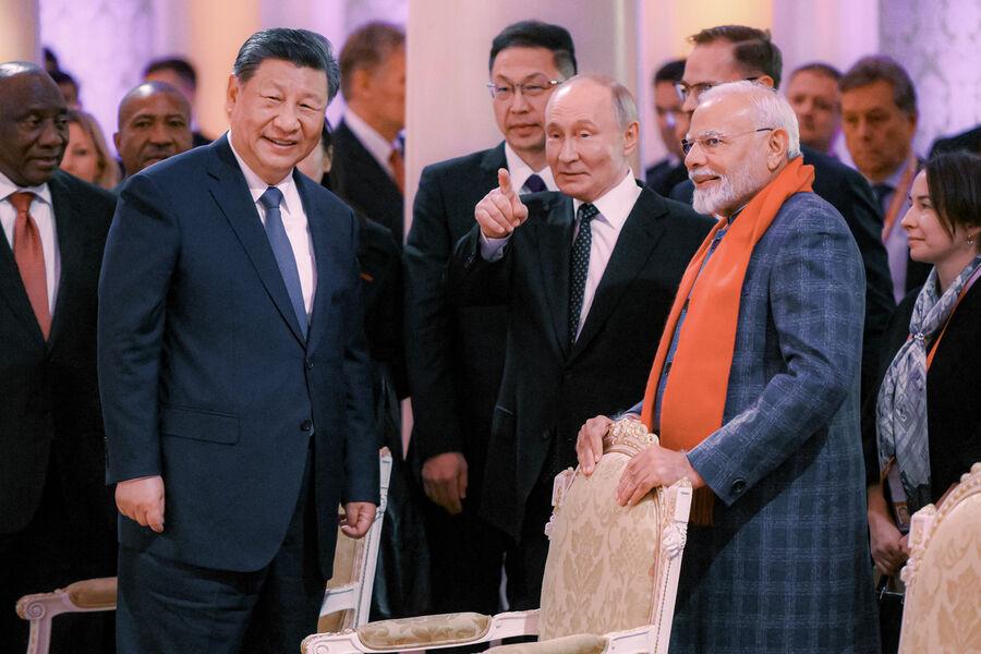 Putin Rusiyanın yaxın dostlarının adını çəkib