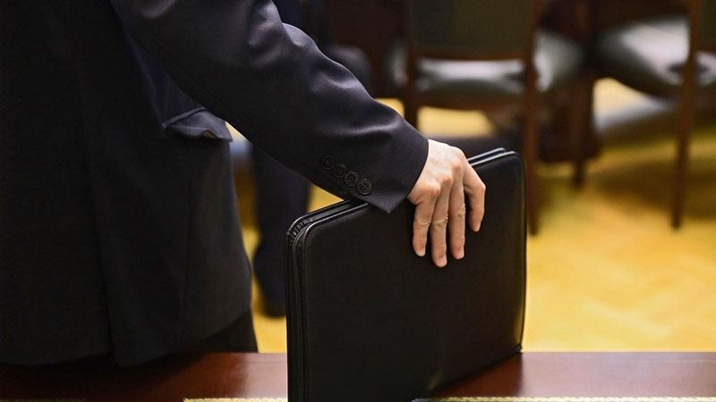 İcra başçısının müavini 20 ildən sonra vəzifəsindən ayrıldı