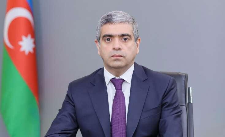 Nazir tanınmış cərrahın vəzifəsini yüksəldib