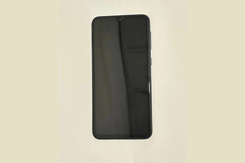 Ana həbsdə olan oğluna gizli telefon ötürmək istəyib