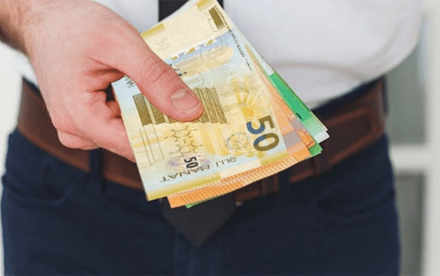 Manat dəyərdən düşəcək?