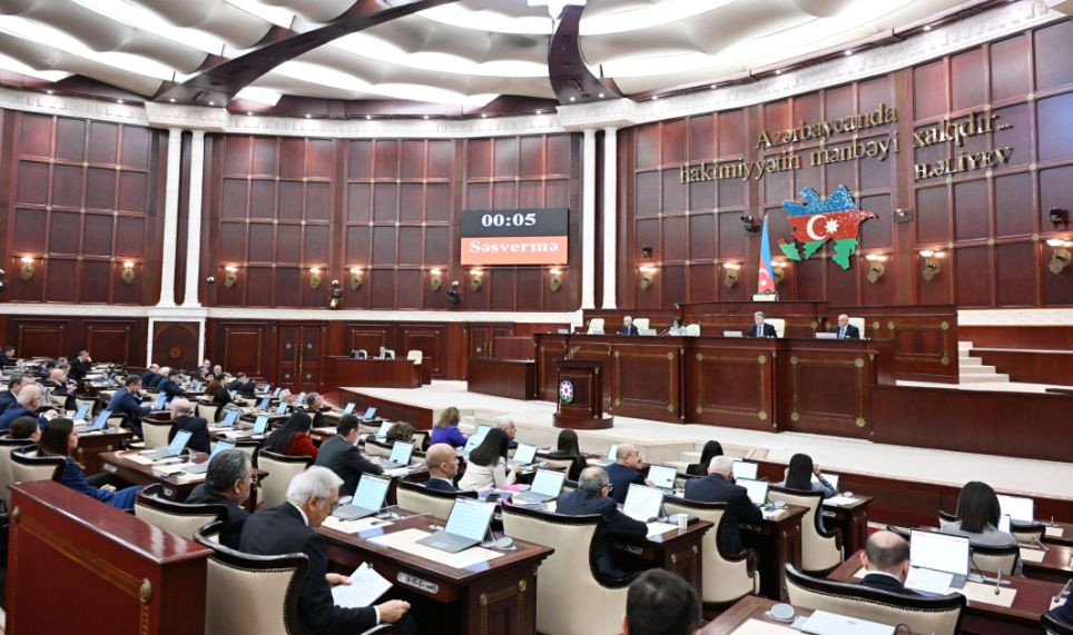 "İşsizlikdən sığorta fondunun 2026-cı il büdcəsi haqqında" qanun layihəsi Milli Məclisdə üçüncü oxunuşda qəbul edilib
