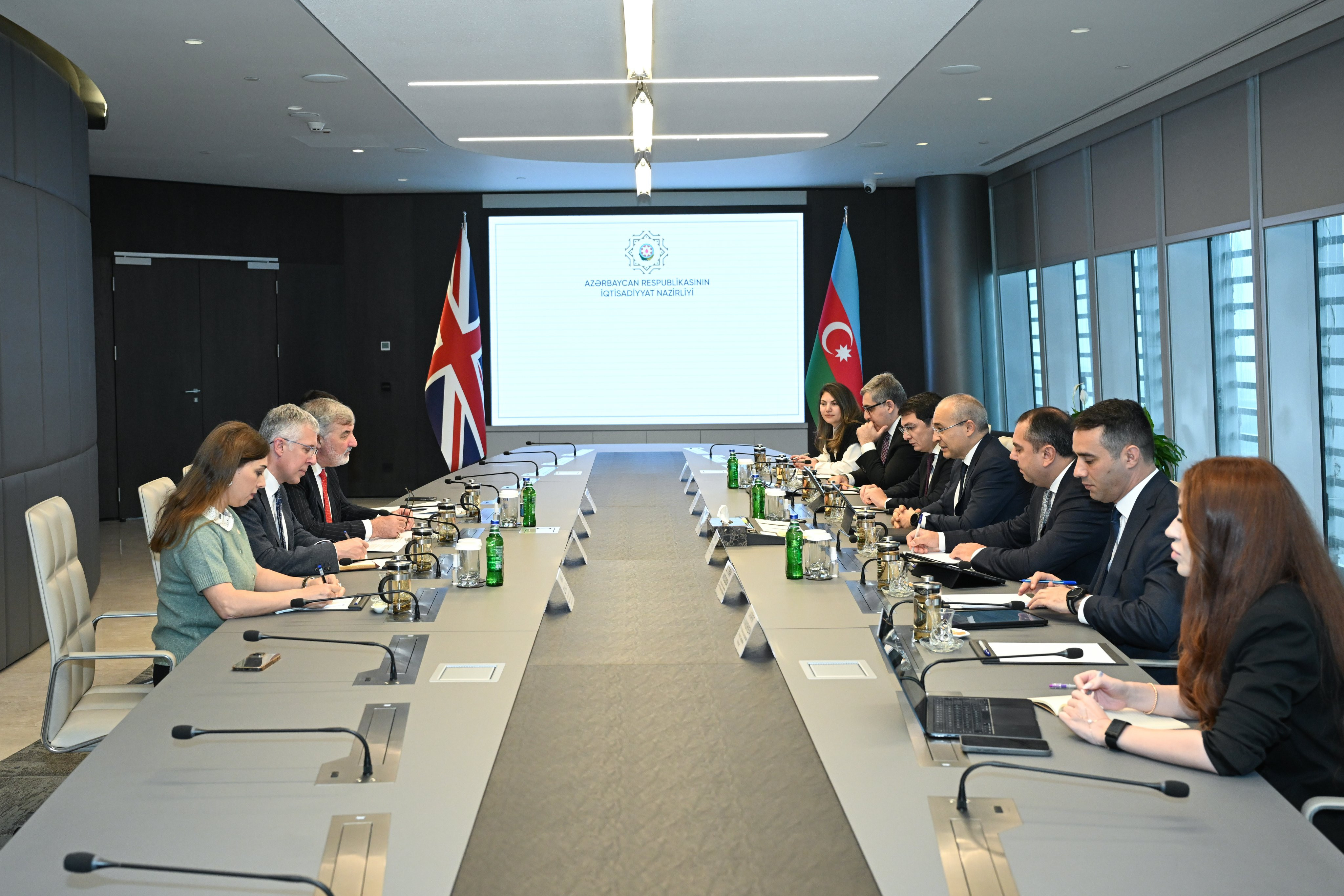 Bakı və London arasında iqtisadi tərəfdaşlığın genişləndirilməsi müzakirə olunub