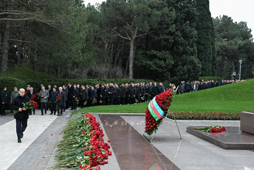 İqtisadiyyat Nazirliyinin heyəti Fəxri Xiyabanı ziyarət edib