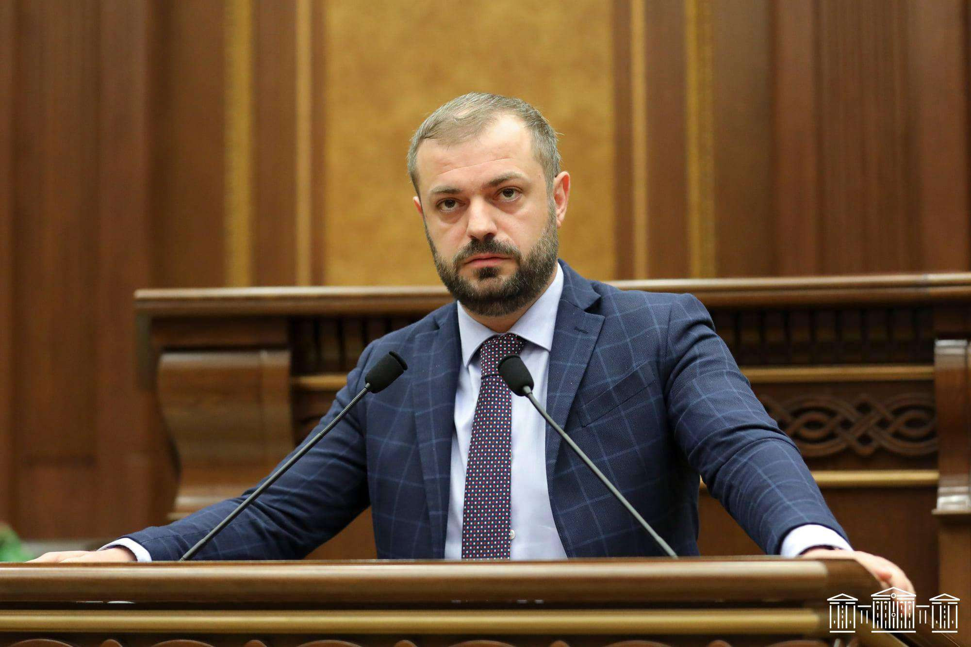 Nazir olmaq üçün “yeganə düzgün yol” anlayışı absurddur-