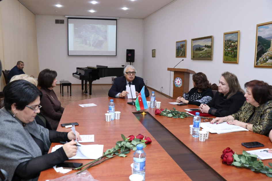 Yusif Məmmədəliyevin 120 illik yubileyinə həsr olunmuş dəyirmi masa keçirilib