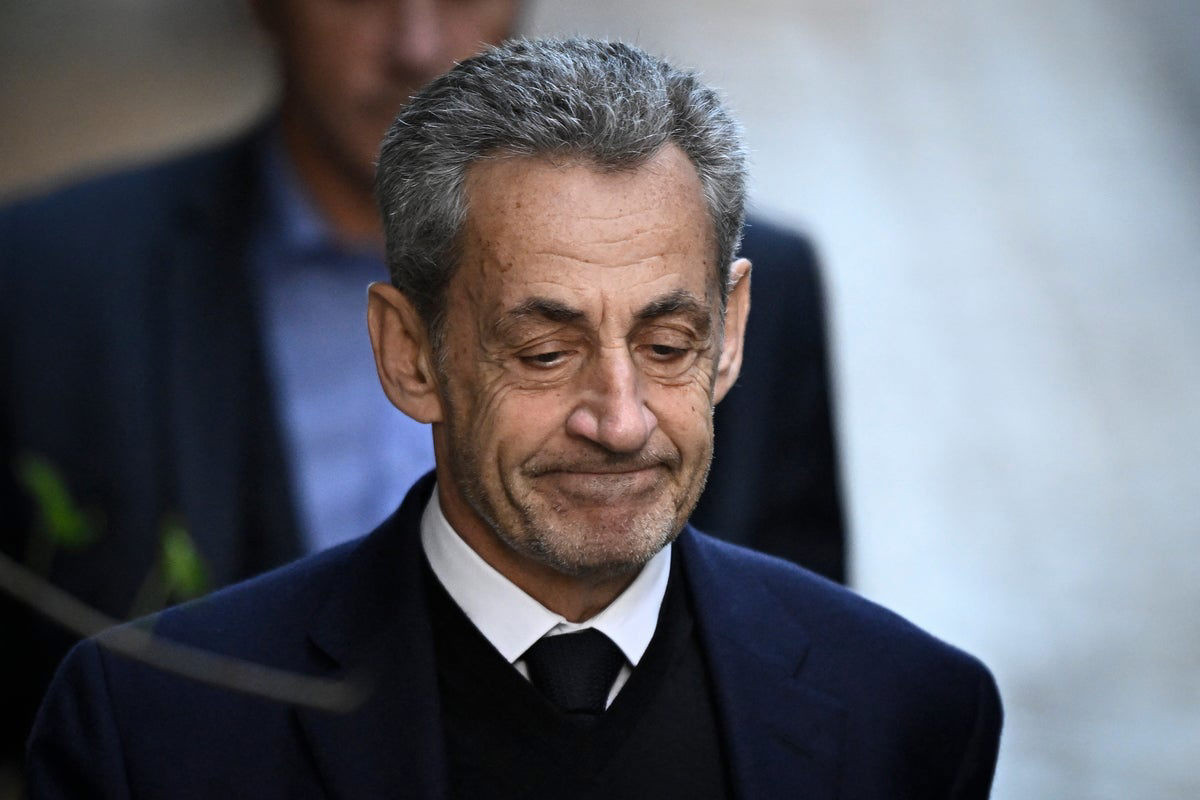Fransa prezidenti yenidən rüşvət qalmaqalında -